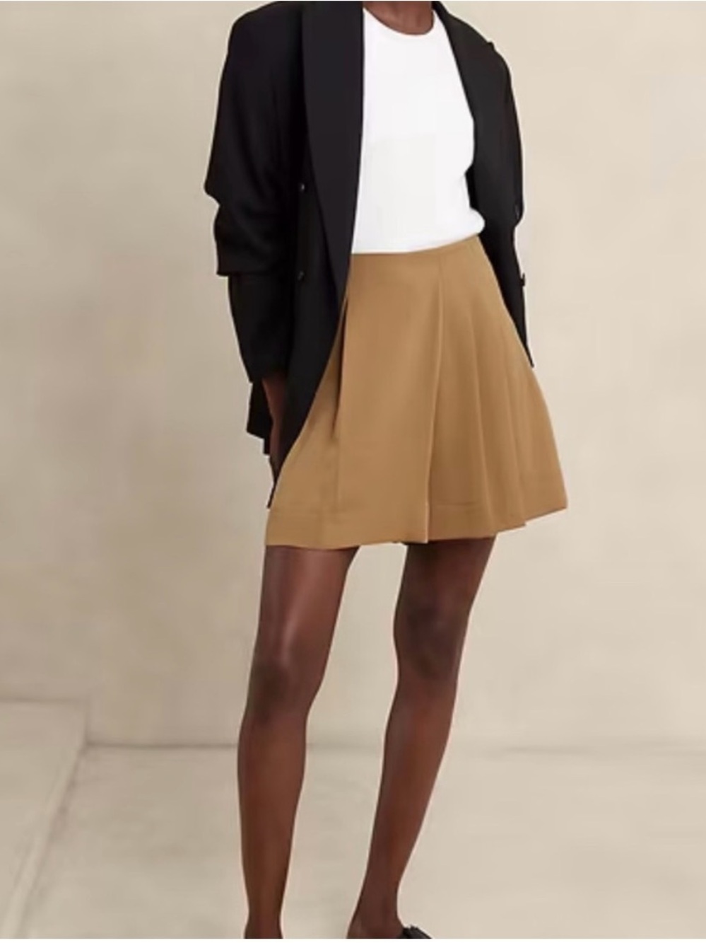 Banana Republic Satin Pleated Skort  Shorts Elastic Waist Brown Sz. M NEW